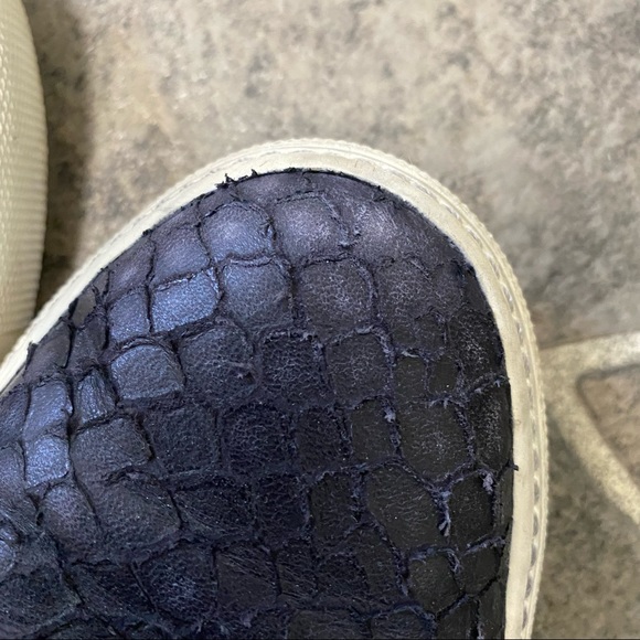 Vince “Nelson” Navy Leather Snakeskin Textured Slip On Shoes Size 8 - Picture 7 of 8